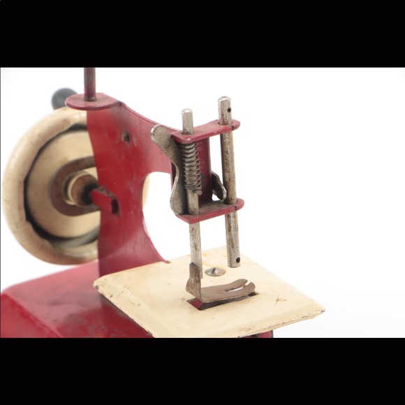 Antique toy sewing machine - Picture 2 of 4